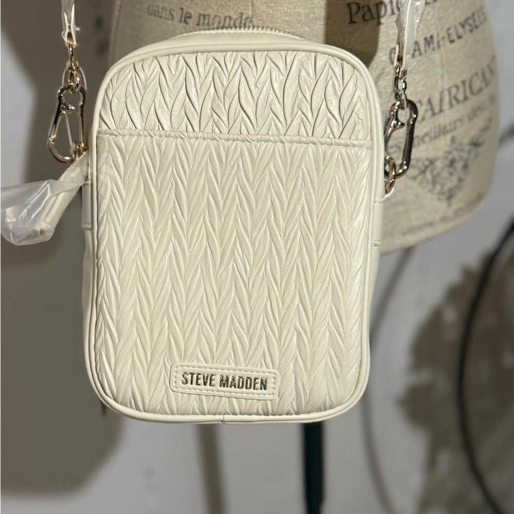 NWT STEVE MADDEN. CROSSBODY BAG.